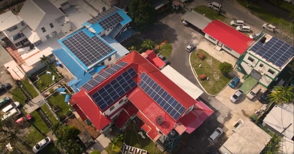 Com projeto de painéis solares, a Guiana acelera a transição para a matriz de energia renovável