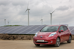 Nissan começa a usar energia solar para produzir carros no Reino Unido