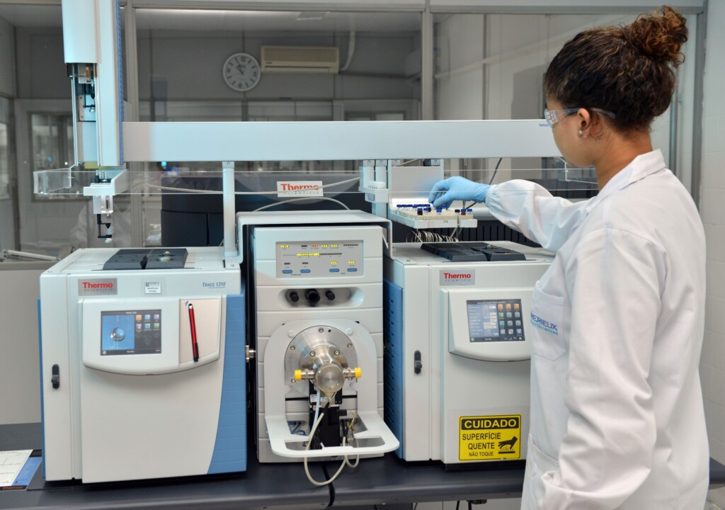 Equipamento analisa contaminantes ambientais em ração animal