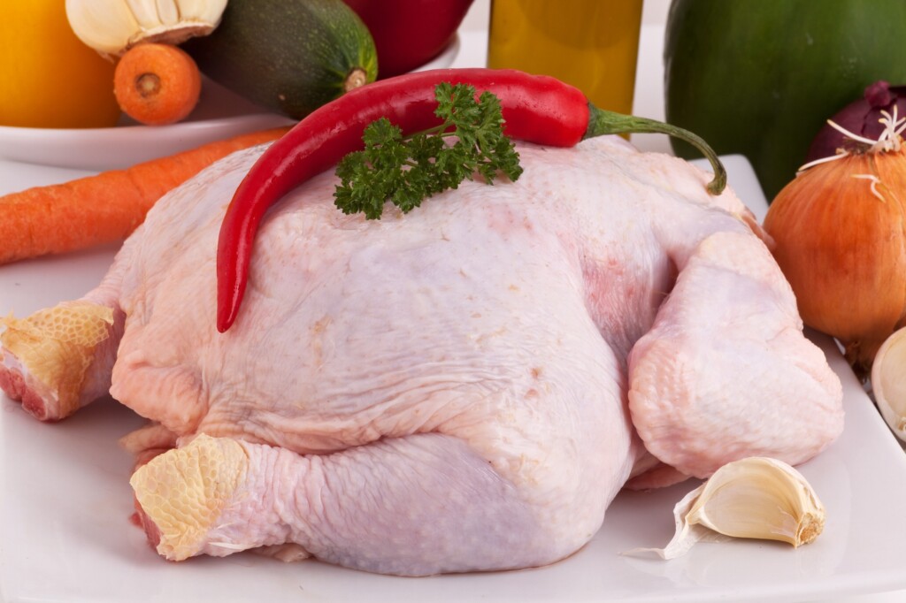 Valor real do frango inteiro é o menor para o período desde 2004