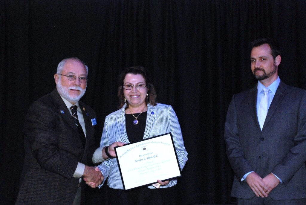 Irenilza de Alencar Nääs recebe prêmio americano Fellow ASABE