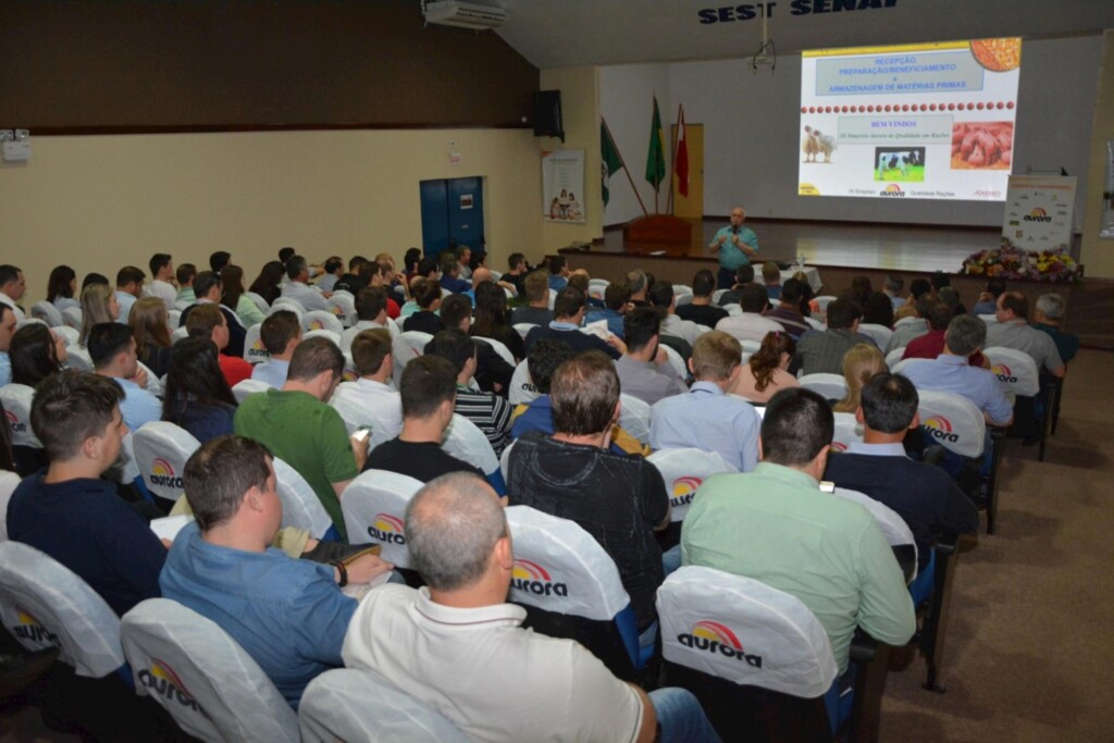 Aurora Alimentos debate qualidade na produção de rações