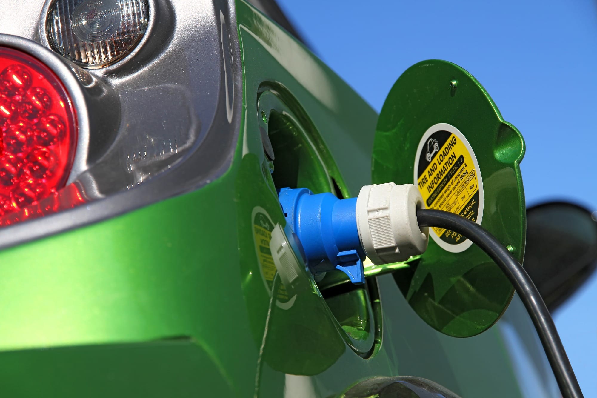 Montadoras se unem para instalar rede de recarga de veículos elétricos em toda a Europa