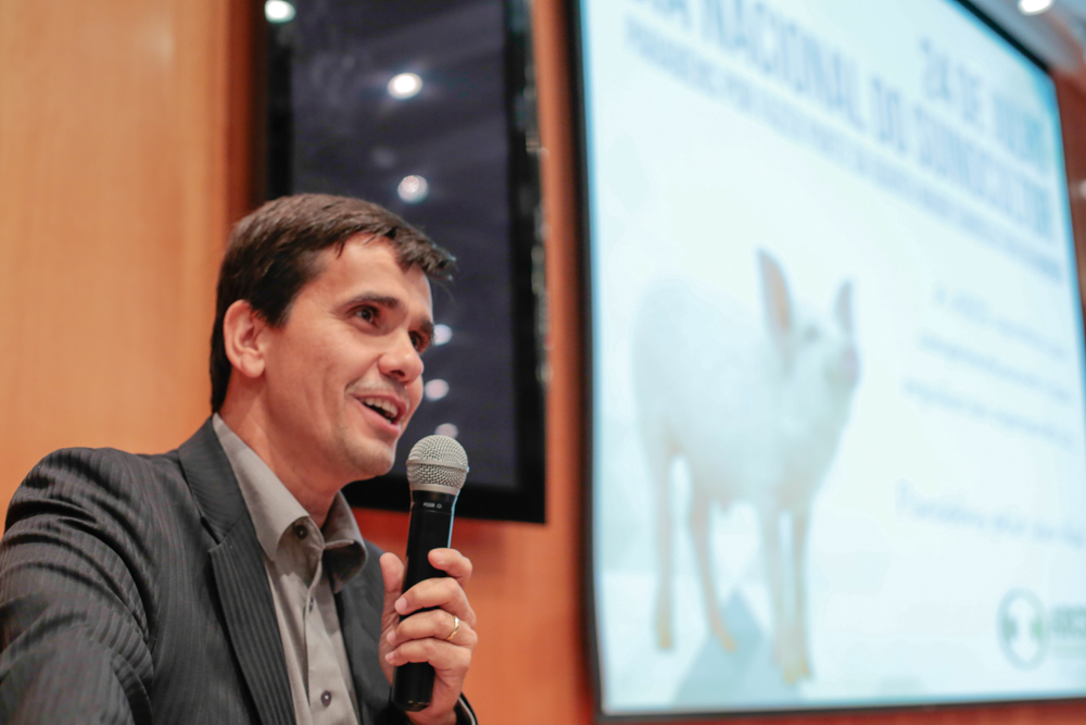 Presidente da ABCS discute oportunidades para suinocultura