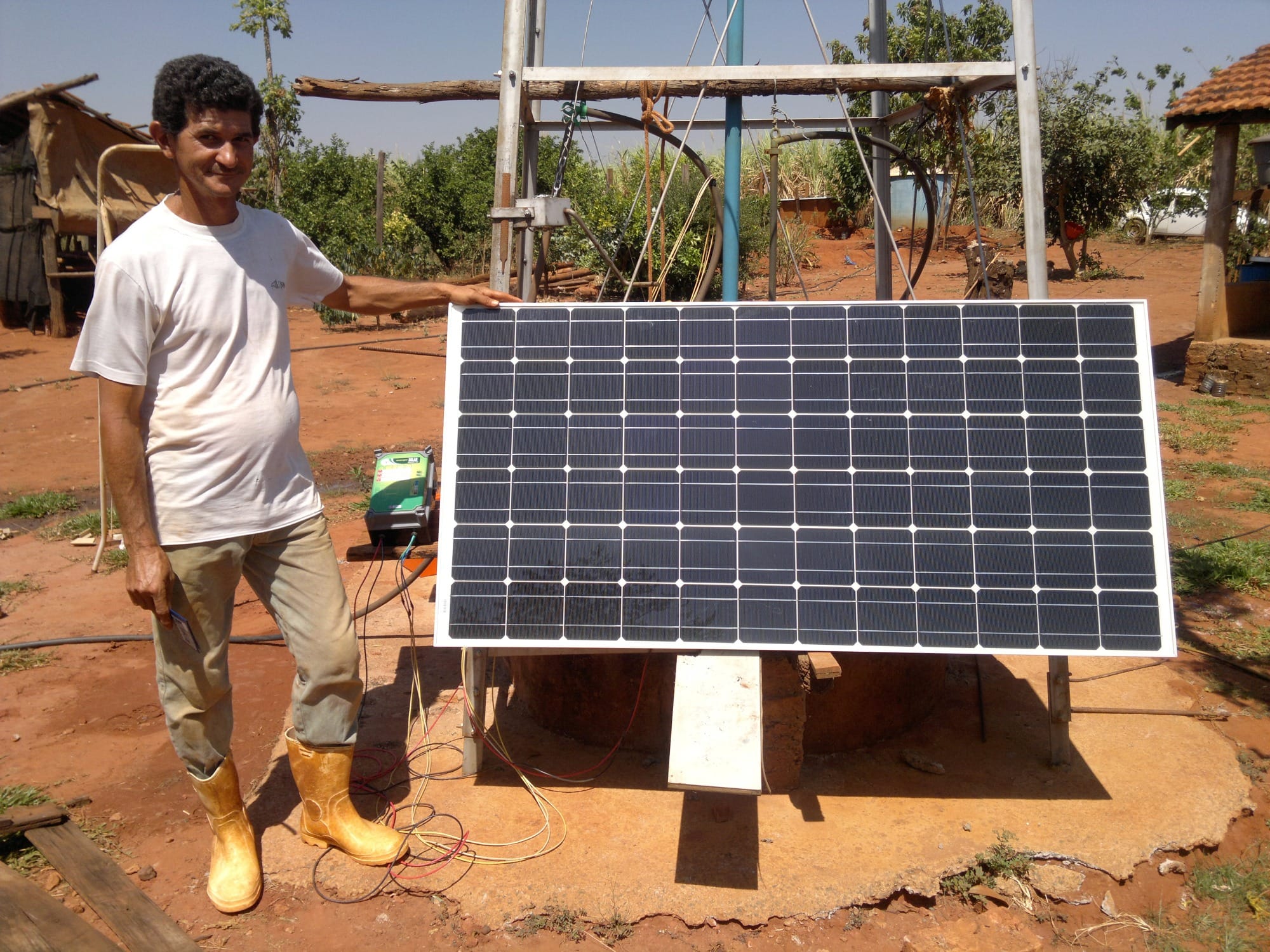 Agricultores usam energia solar como solução para captação de água durante seca