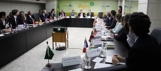 Com embaixadores da União Europeia, Maggi trata de acordos bilaterais