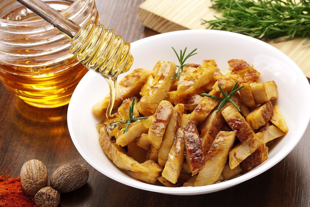 Isca de frango com mel e alecrim