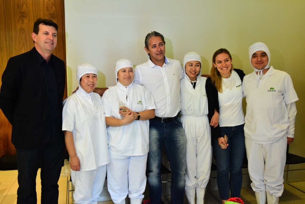 Chineses participam de visita em Sorriso para conhecer cadeia produtiva de suinocultura