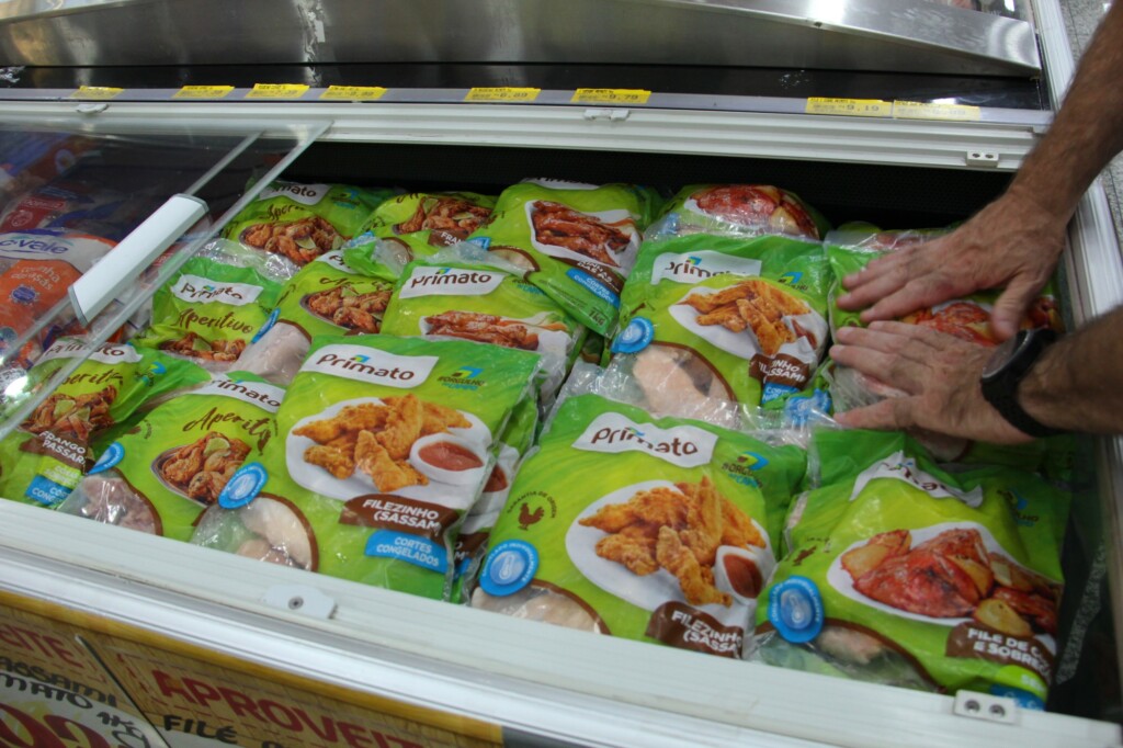 Coopavel e Primato firmam parceria na área da avicultura