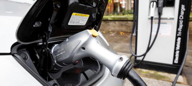 Mercado de carros elétricos faz a procura por lítio aquecer em todo mundo