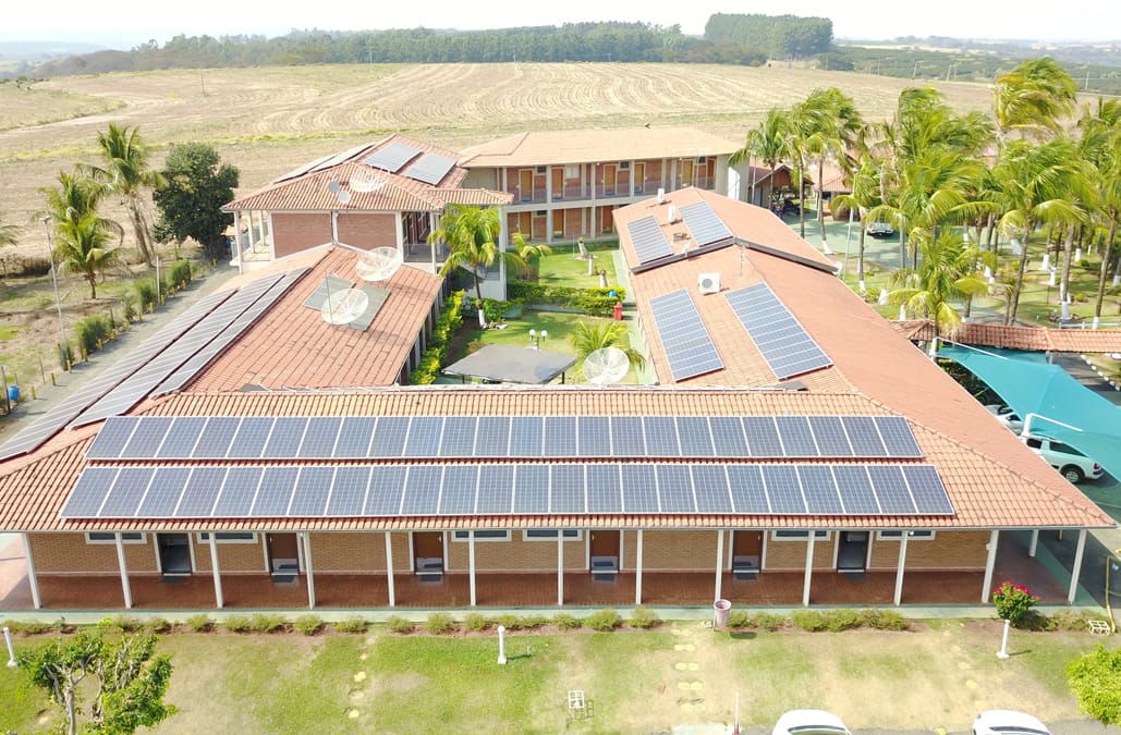 Hotel no interior de São Paulo instala energia solar para reduzir custos Hotel no interior de São Paulo instala energia solar para reduzir custos