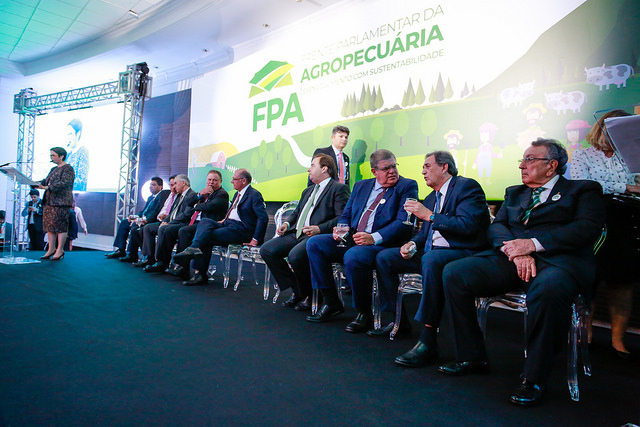 Nova diretoria de Frente Parlamentar da Agropecuária toma posse