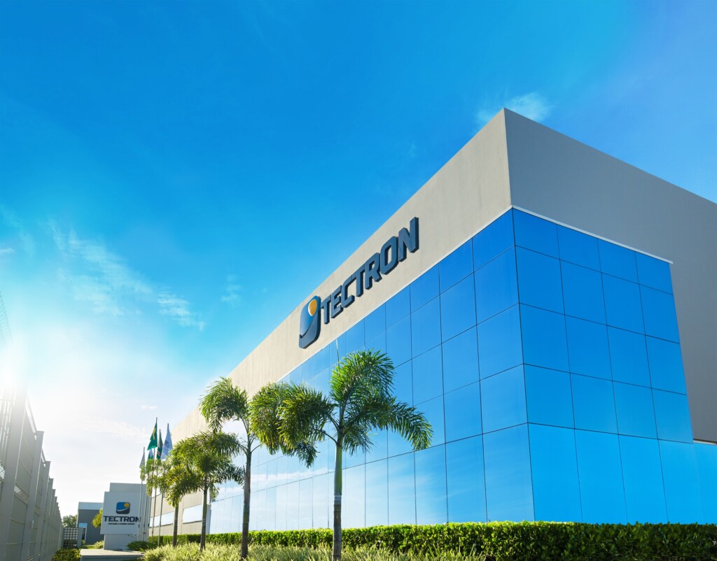 Profissionais da Tectron ministram aula e palestra em evento na Bolívia