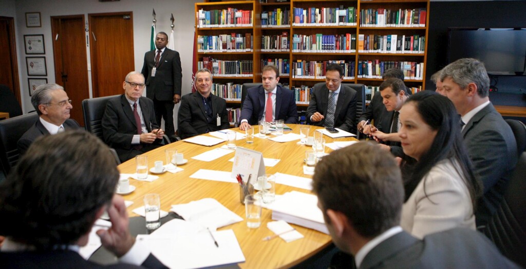 Indústria propõe preços de referência ante tabelamento do frete