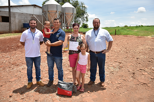 Cooperativa premia melhores terminadores de suínos