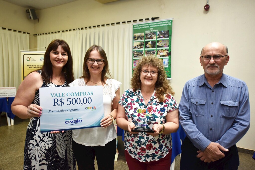 C.Vale homenageia autores de projetos educacionais cooperativos