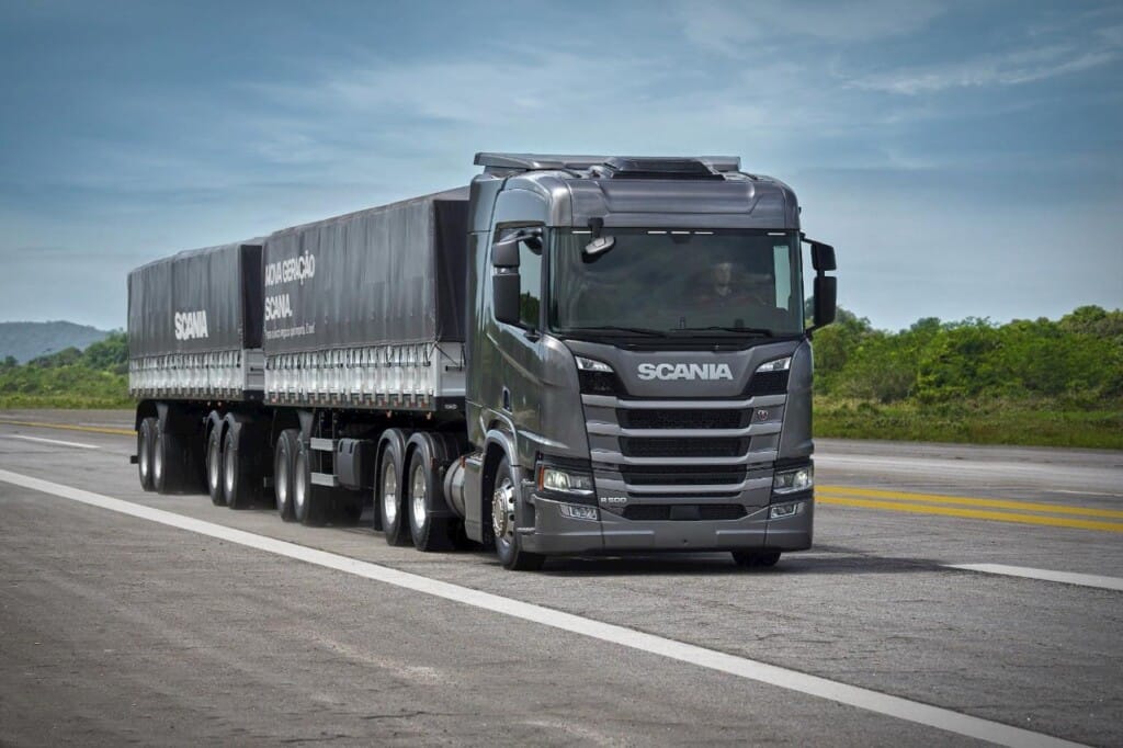 Alimentos podem chegar mais baratos aos supermercados com investimento em rodovias, avalia ministro Carlos Fávaro