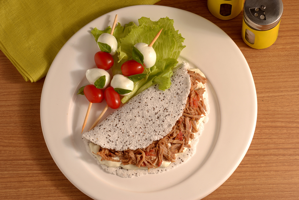 Tapioca de Pernil Suíno Desfiado