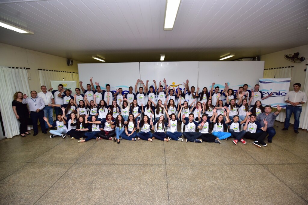 C.Vale contrata nova turma de jovens aprendizes