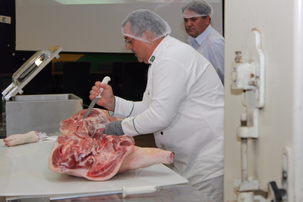 Capacitação de cortes suínos reúne mais de 130 participantes em Itu