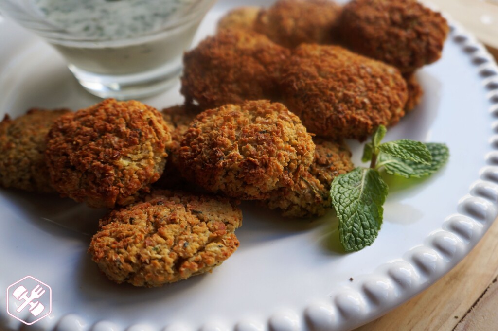 Falafel de frango com babaganuche cremoso