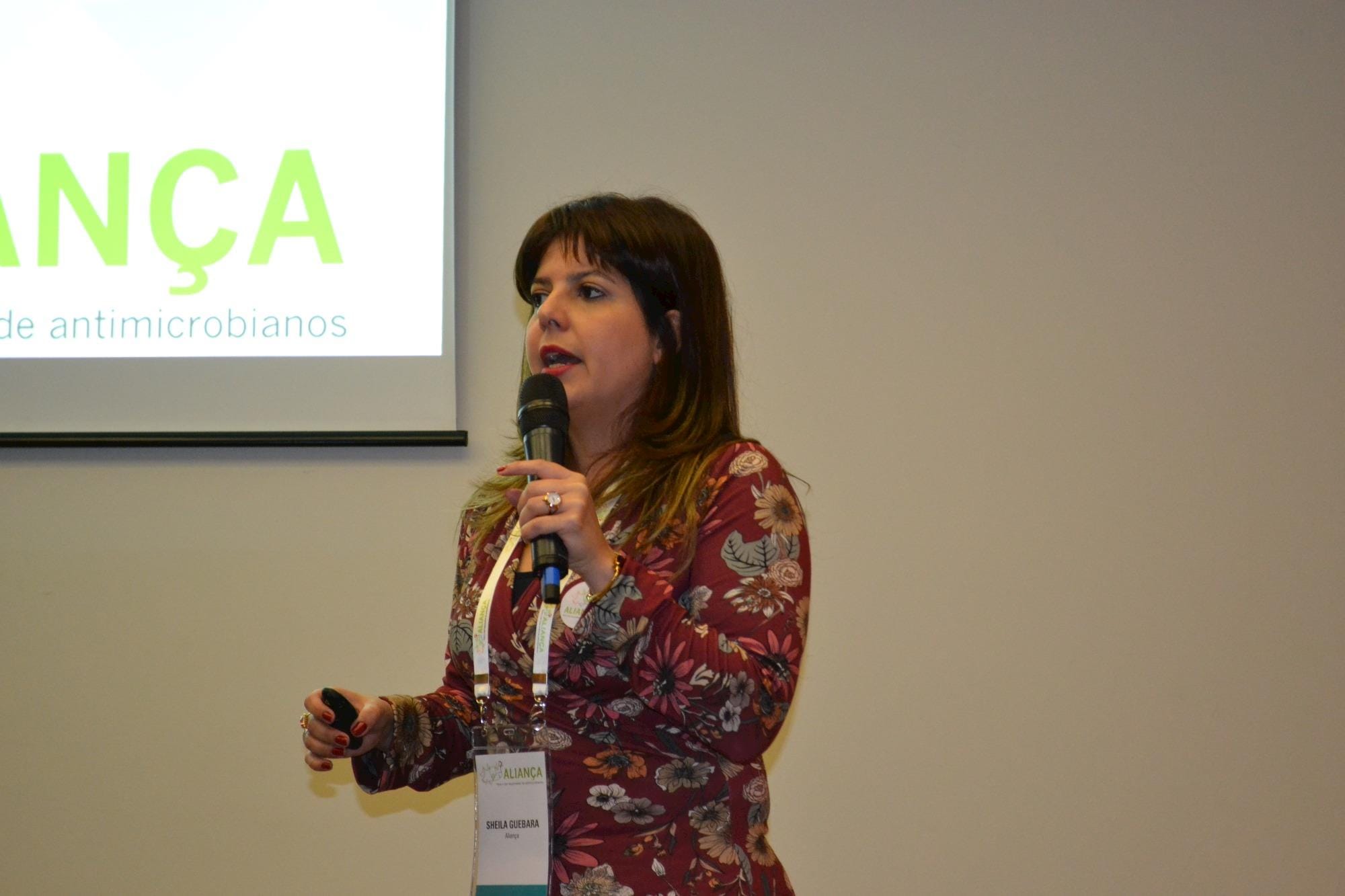 É preciso conscientização sobre o uso de Antimicrobianos, diz Sheila Guebara É preciso conscientização sobre o uso de Antimicrobianos, diz Sheila Guebara