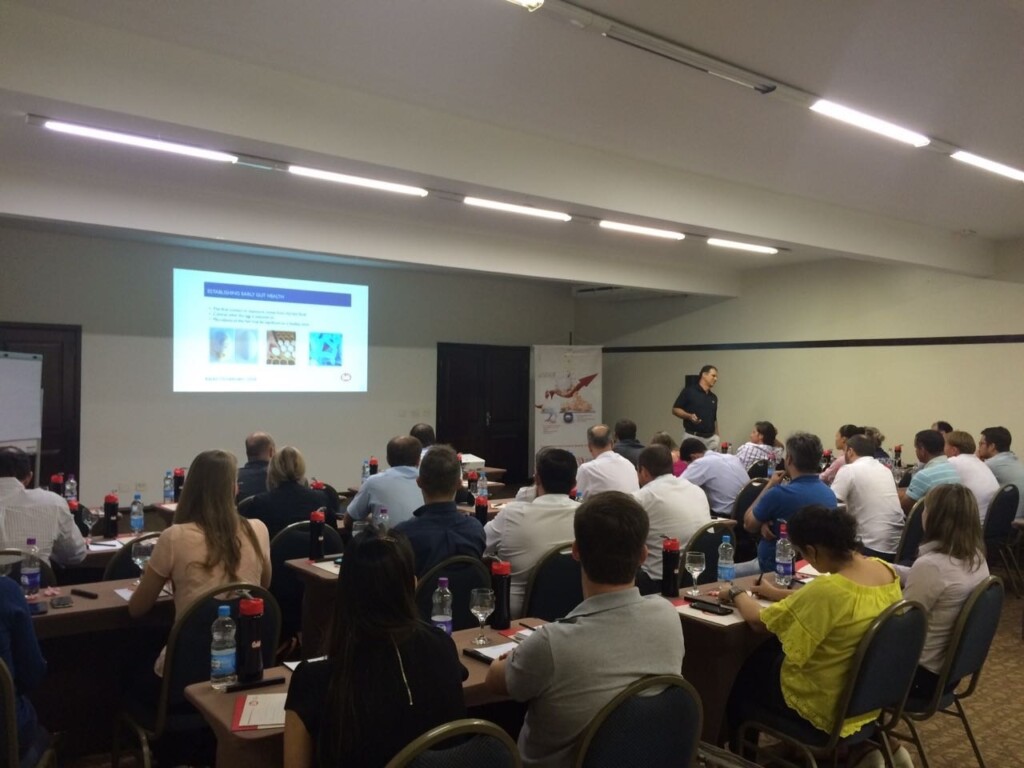 Cobb-Vantress reúne clientes do Paraná em Reunião Técnica