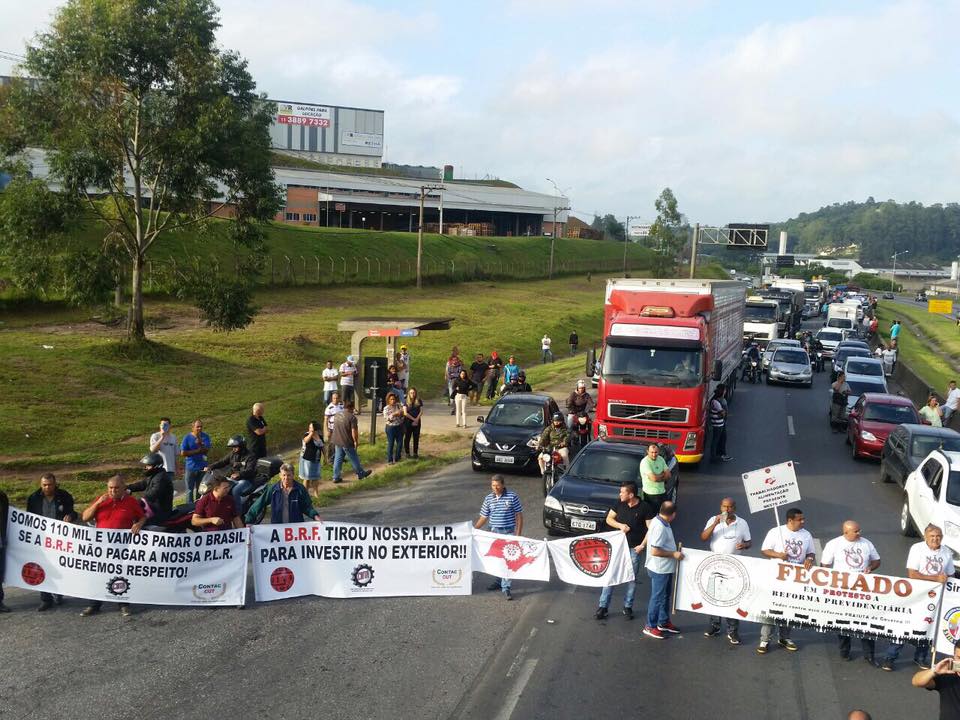 Manifestação contra a BRF tem bloqueio de rodovia em São Paulo
