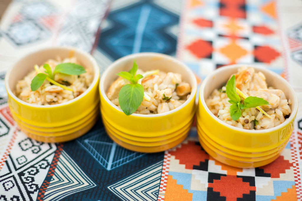 Risoto de frango com limão siciliano e manjericão
