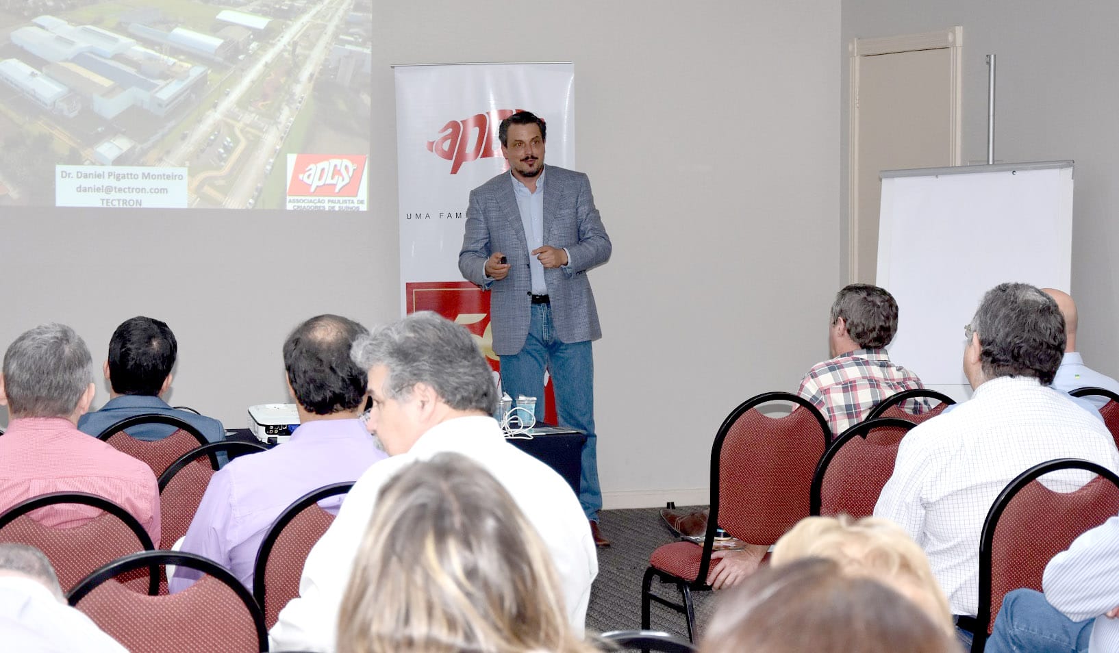 APCS realiza palestra sobre uso de enzimas exógenas