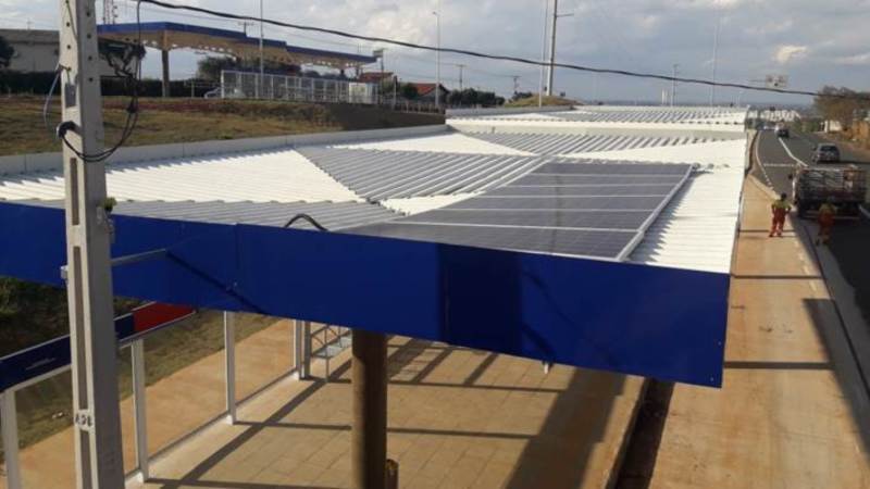 Em SP, pontos de ônibus metropolitanos captam energia solar