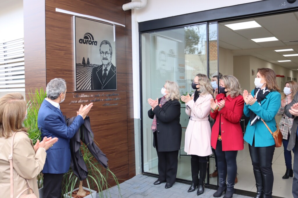 Aurora homenageia memória do ex-presidente Mario Lanznaster