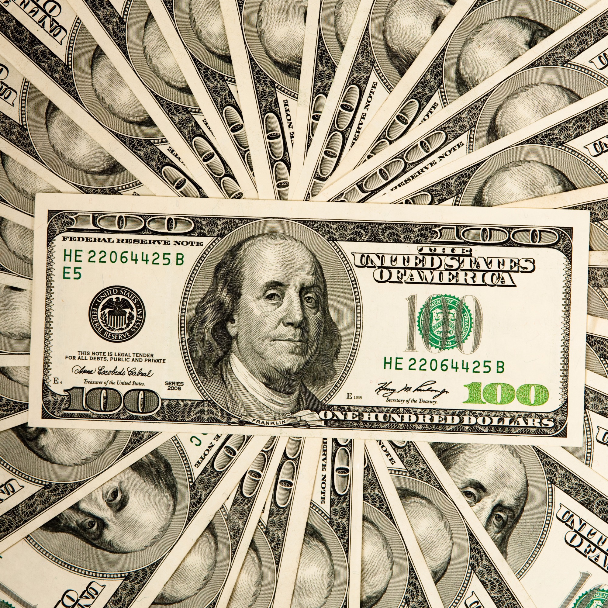 Dólar opera em queda, abaixo de R$ 5,20