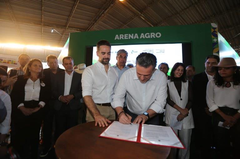 Ministro Fávaro assina atos do Mapa para o agro da região Sul
