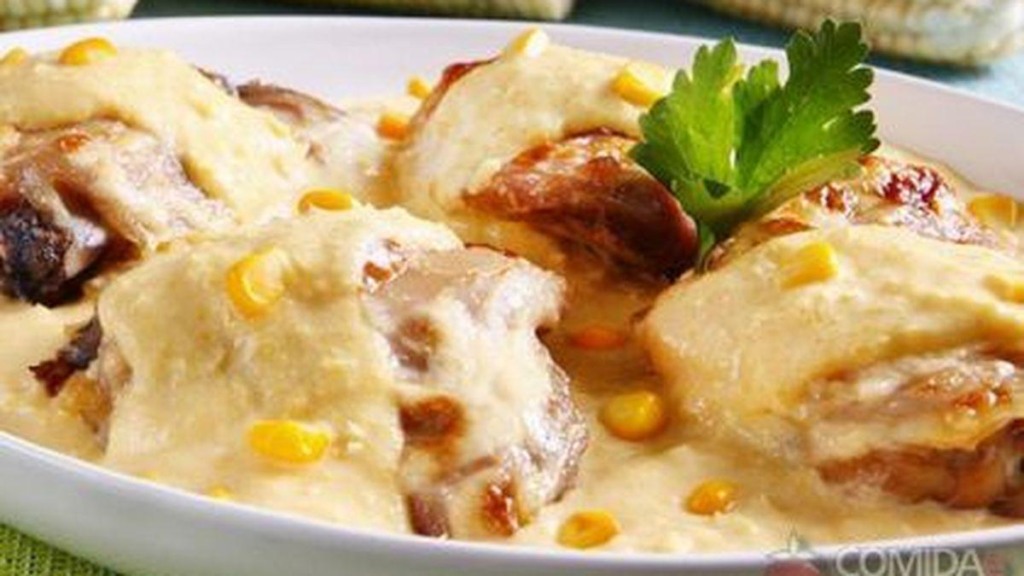 Já pensou no prato do final de semana? Confira essa receita de sobrecoxa com molho de milho
