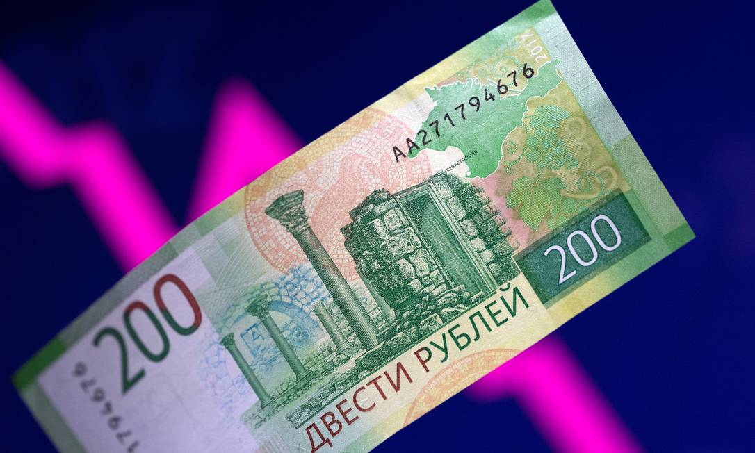 Rússia: colapso do rublo expõe crise de mão de obra na indústria avícola