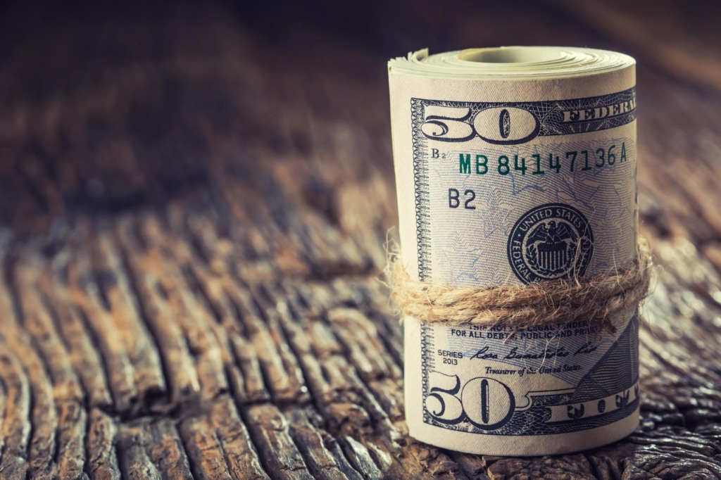 Dólar opera em queda, abaixo de R$ 5,20