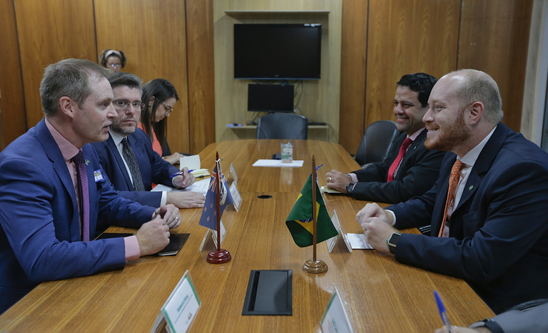 MAPA recebe Embaixador da Nova Zelândia para discutir parcerias no setor