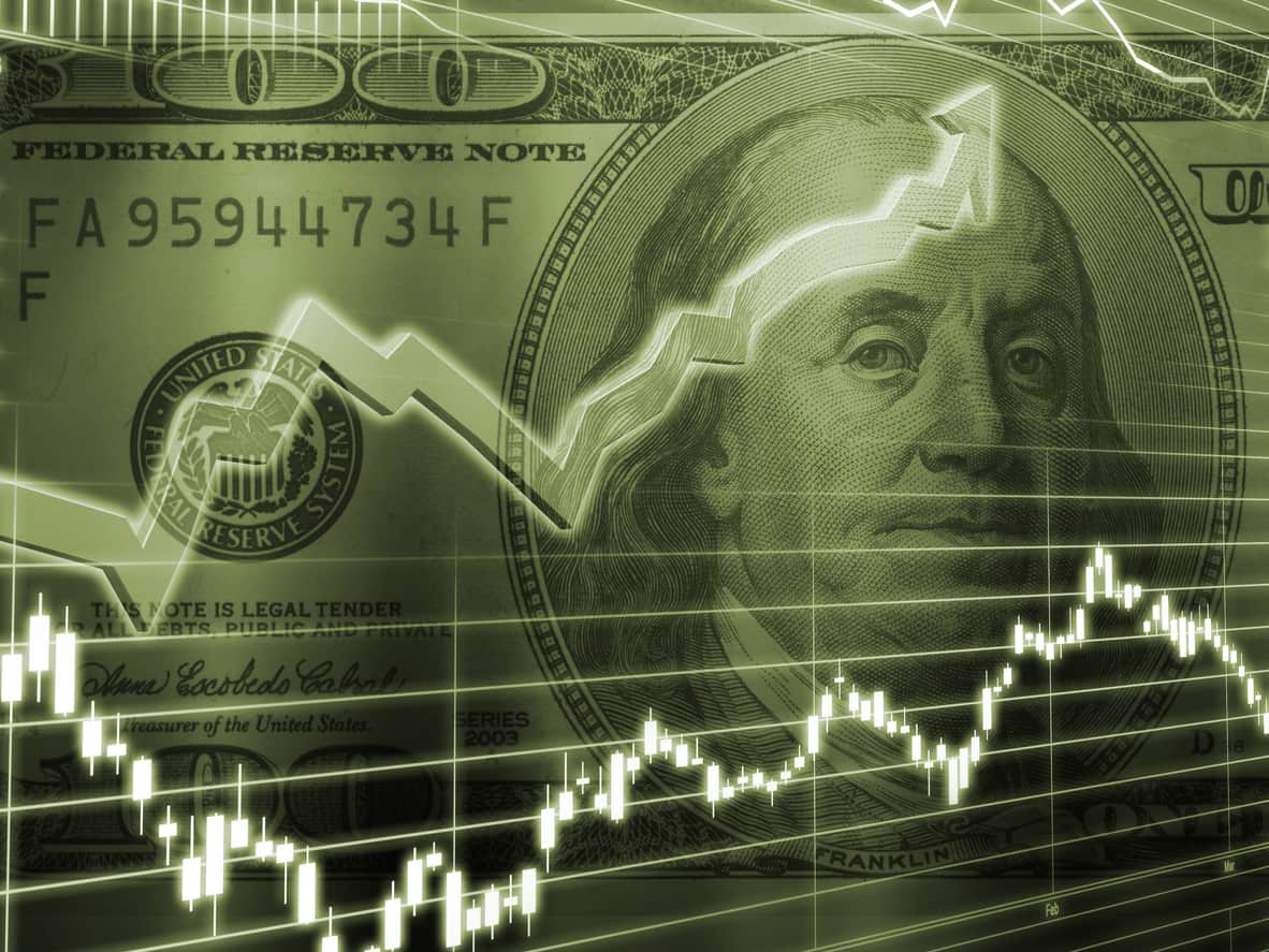 Mercado Financeiro: Dólar Comercial Fecha em Alta Influenciado por Expectativas de Juros nos EUA