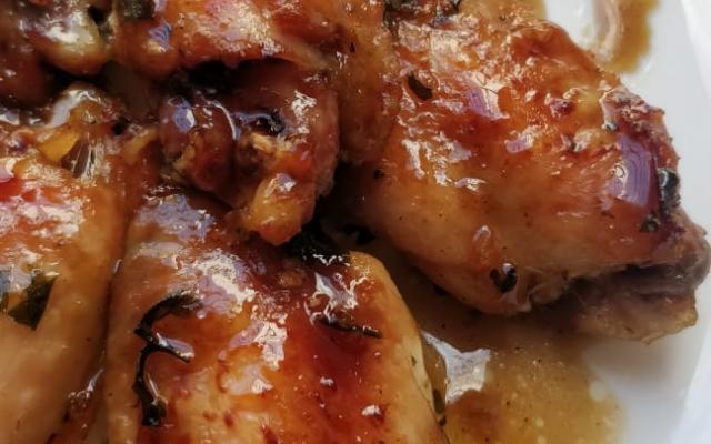 Frango Sunshine: mel sendo uma adição indispensável ao prato