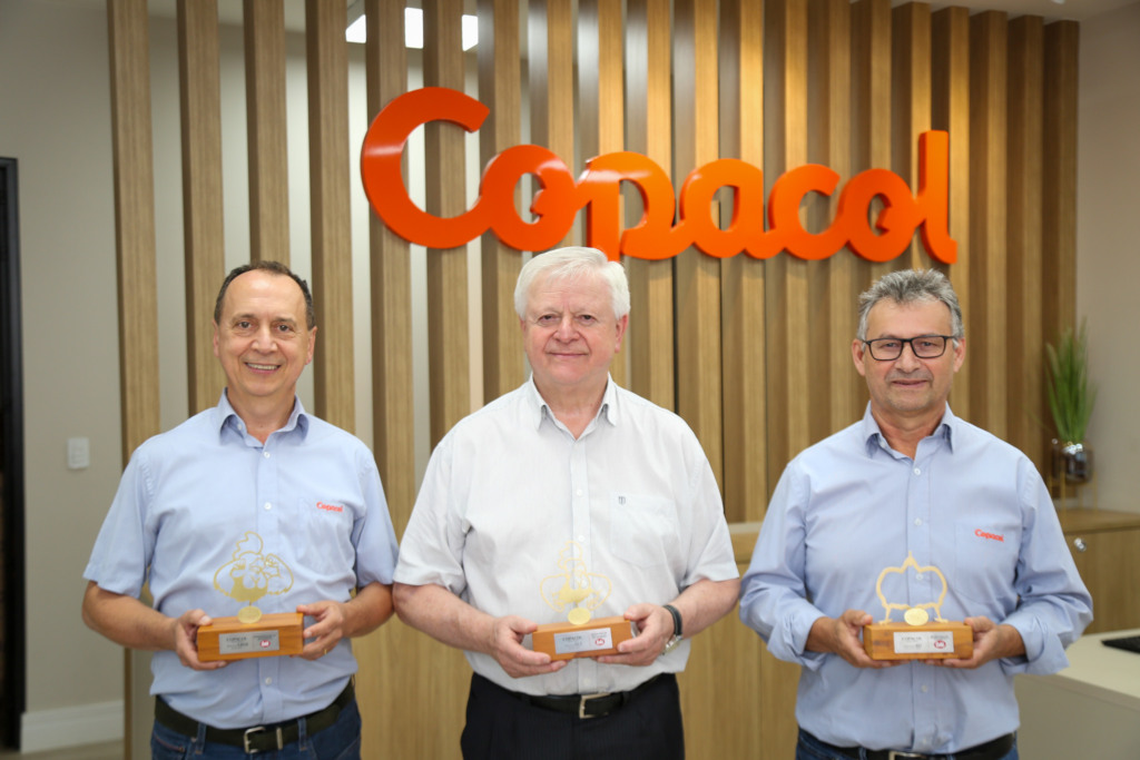 Conquistas da Copacol na avicultura são reconhecidas com prêmios da Cobb