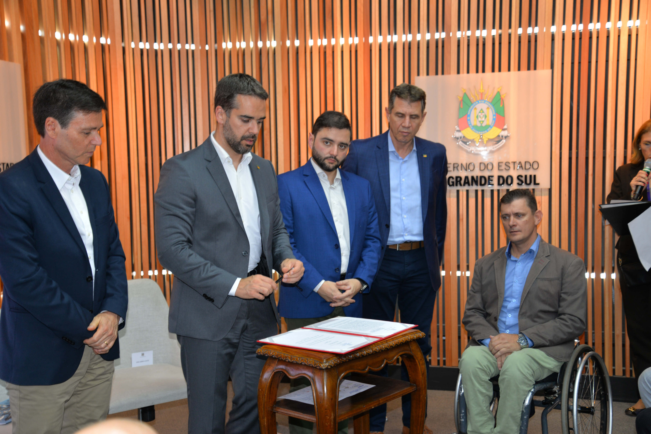 Cooperativa Languiru anuncia venda do frigorífico de suínos para a JBS com investimentos de R$ 200 milhões Cooperativa Languiru anuncia venda do frigorífico de suínos para a JBS com investimentos de R$ 200 milhões