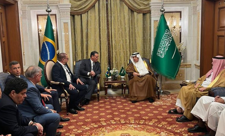 Fávaro realiza reunião bilateral na Arábia Saudita