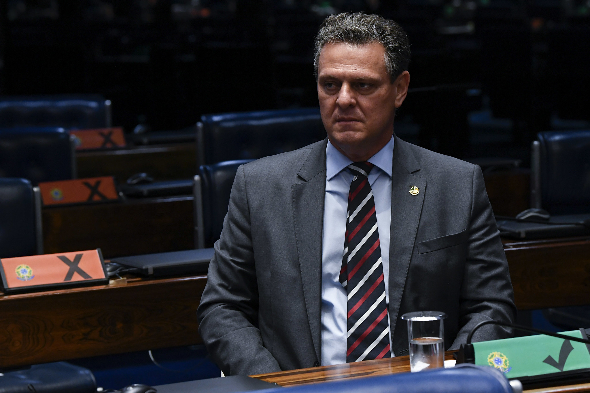 Participação em votações no senado leva à exoneração de Carlos Fávaro