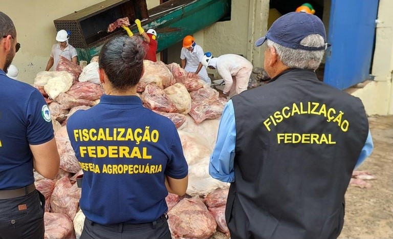 Operação Charcuterie realiza apreensão de produtos cárneos impróprios e com rótulos falsos do SIF e SIE