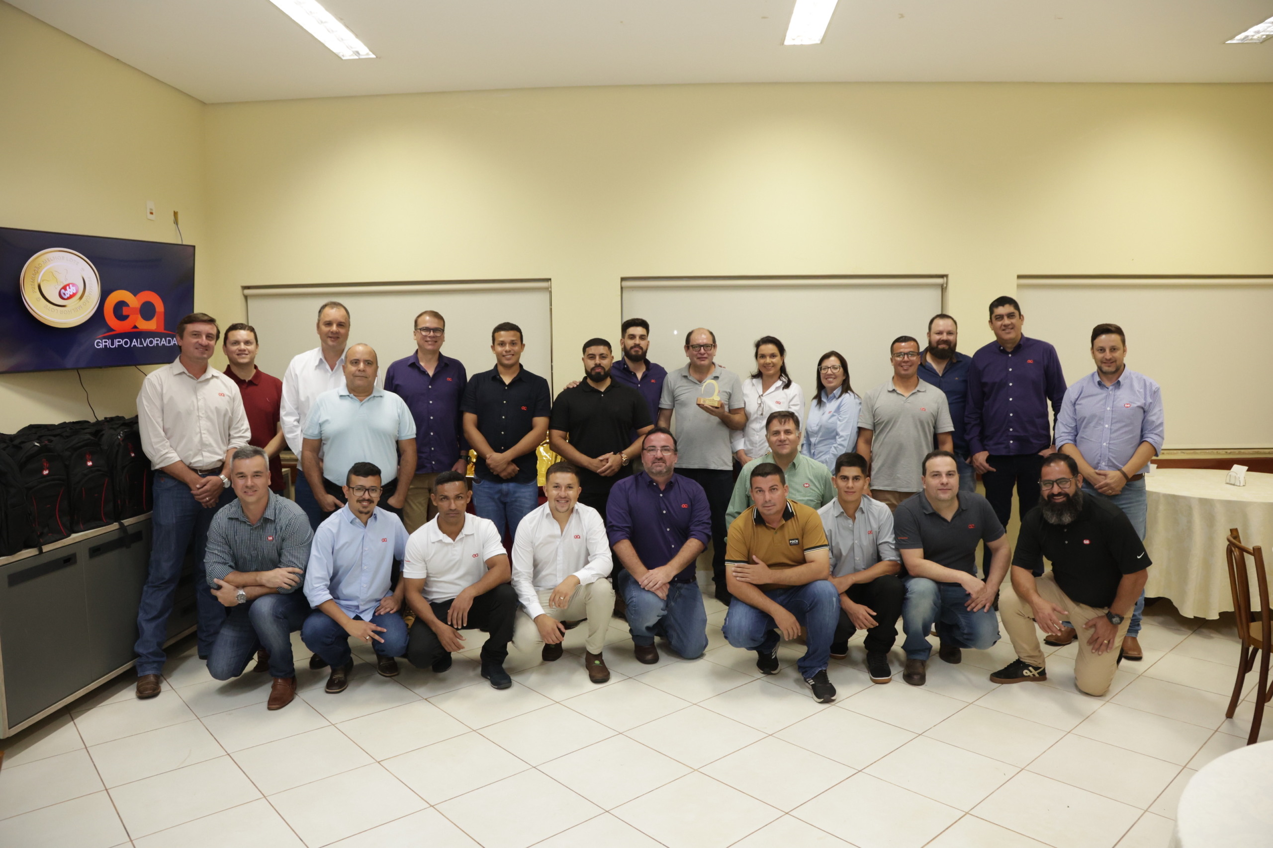 Cobb-Vantress premia Grupo Alvorada por melhor desempenho em SP