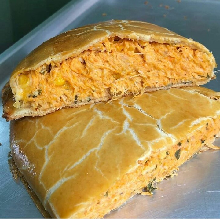 Calzone de frango: uma especialidade italiana que todos nós adotamos aqui no Brasil