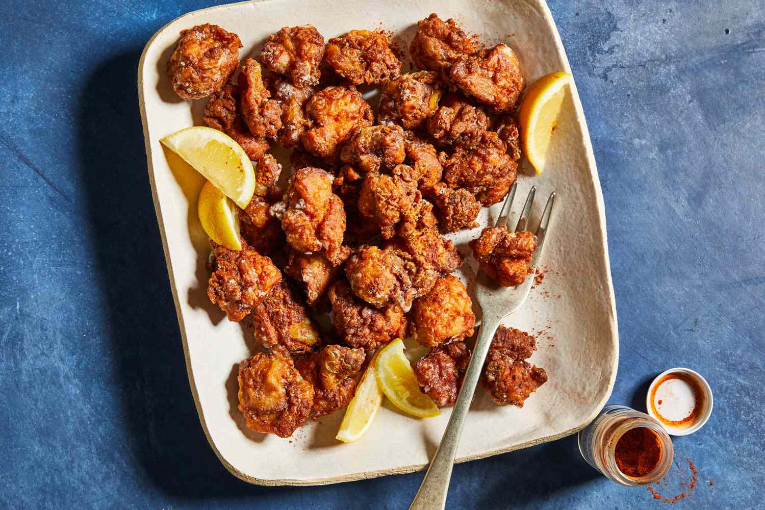 Karaage: frango frito japonês delicioso e crocante Karaage: frango frito japonês delicioso e crocante
