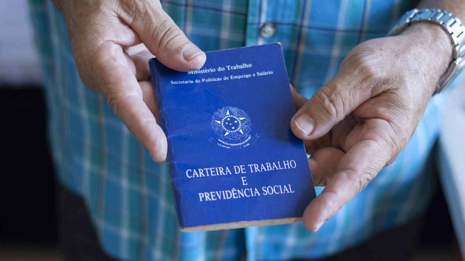 Taxa de desemprego ficou abaixo da estimativa mediana dos analistas em janeiro