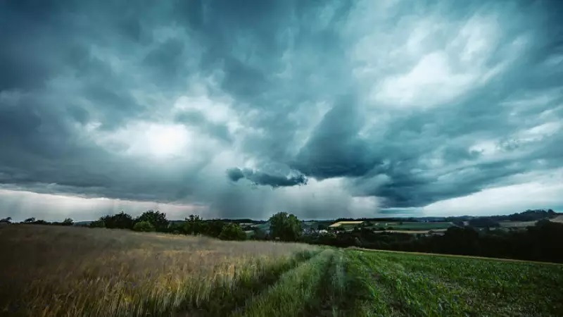 Alerta de chuva intensa e tempestades continua nesta segunda-feira